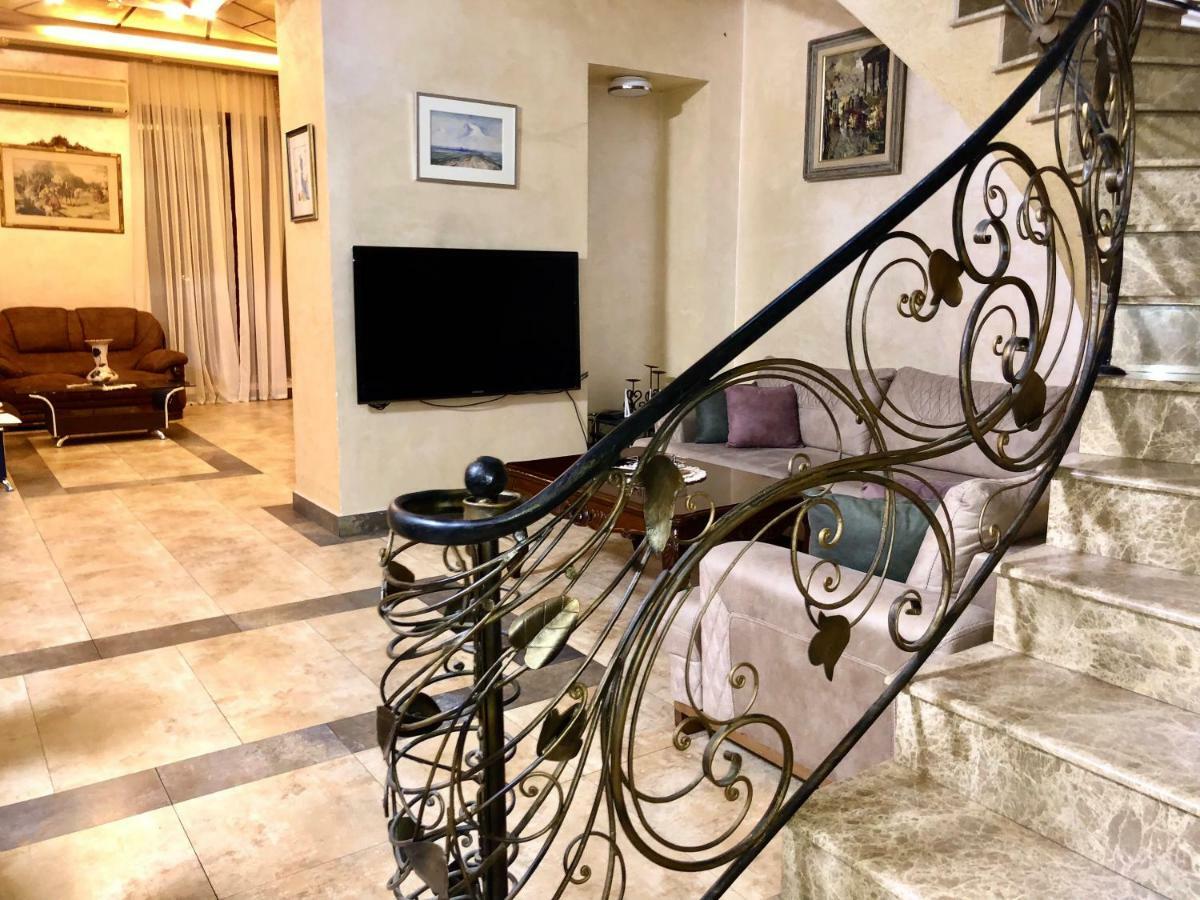Luxury Tumanyan Apartment Γιερεβάν Εξωτερικό φωτογραφία