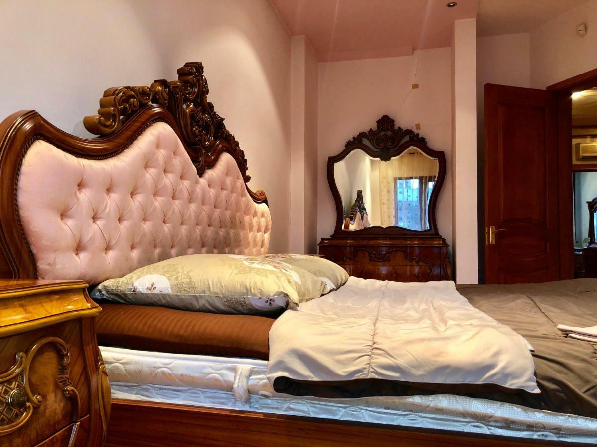 Luxury Tumanyan Apartment Γιερεβάν Εξωτερικό φωτογραφία