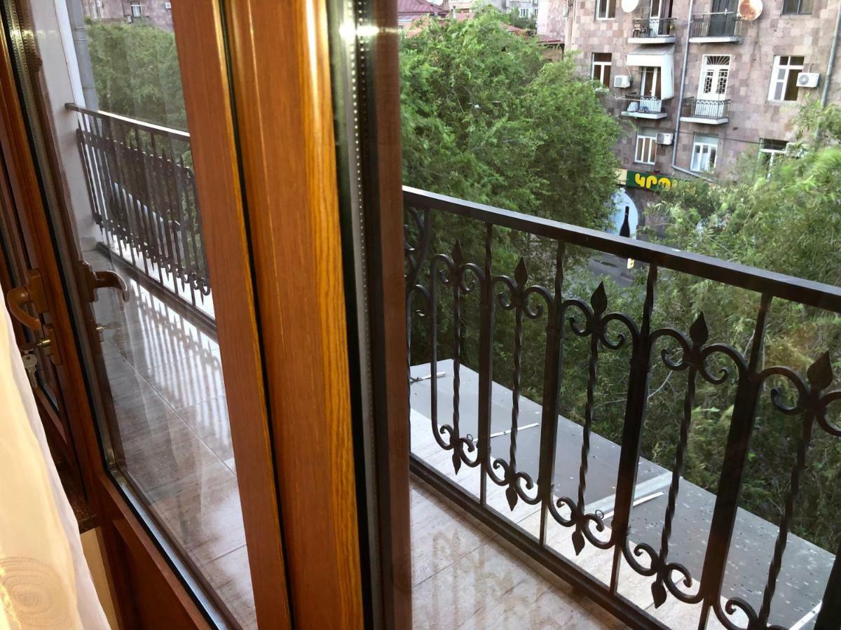 Luxury Tumanyan Apartment Γιερεβάν Εξωτερικό φωτογραφία